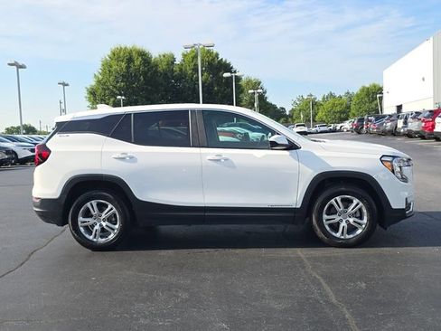 Used 2024 GMC Terrain SLE FWD image 2