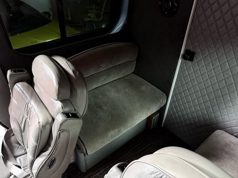 Used 2015 Freightliner Sprinter 2500 RWD image 28
