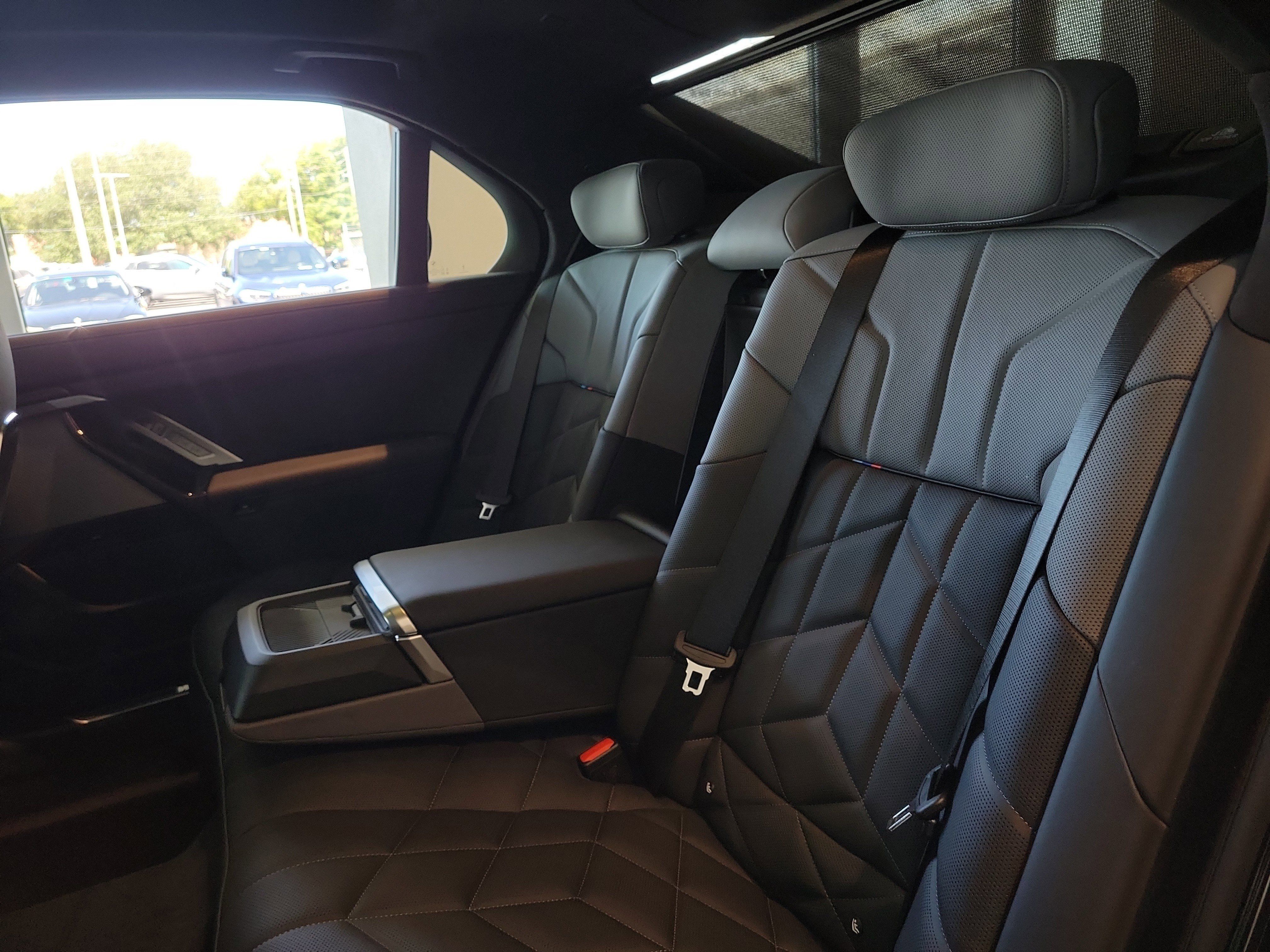 New 2026 BMW 740i w/ Premium Package RWD image 8