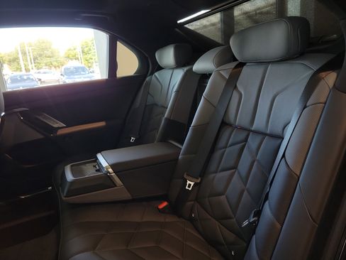 New 2026 BMW 740i w/ Premium Package RWD image 8