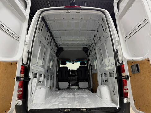 Used 2018 Mercedes-Benz Sprinter 2500 image 23