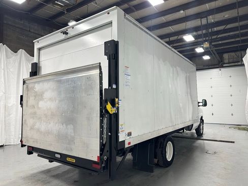 Used 2024 Ford E-350 and Econoline 350 Super Duty image 7