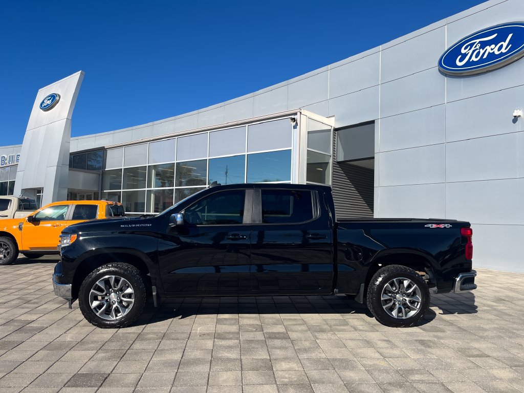 Used 2026 Chevrolet Silverado 1500 LT AWD/4WD image 3