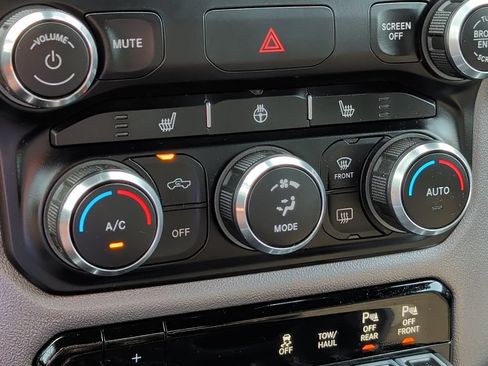 Used 2019 RAM 1500 Big Horn AWD/4WD image 23