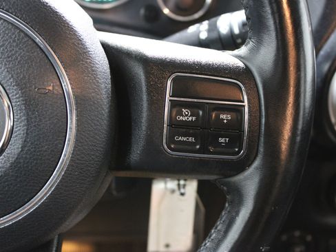 Used 2018 Jeep Wrangler Unlimited Sahara w/ Connectivity Group AWD/4WD image 8