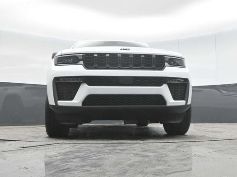 Used 2026 Jeep Grand Cherokee Limited w/ Limited Altitude Package AWD/4WD image 27