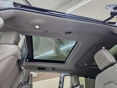 Used 2019 Chrysler Pacifica Limited w/ Tire & Wheel Group FWD image 41