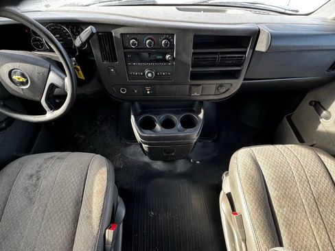 Used 2016 Chevrolet Express 3500 RWD image 28