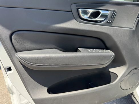 Used 2021 Volvo XC60 T5 Momentum w/ Premium Package FWD image 14