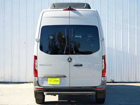 Used 2022 Mercedes-Benz Sprinter 1500 image 11