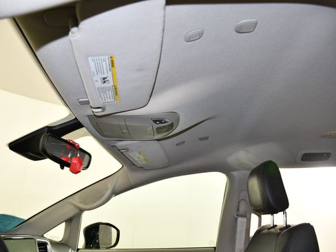 Used 2024 Chrysler Pacifica Touring-L FWD image 39