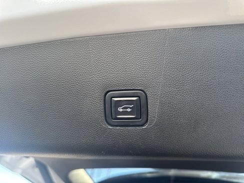 Used 2022 Chevrolet Traverse LT image 6