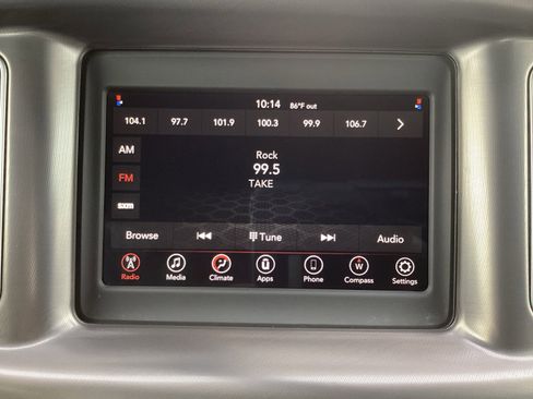 Used 2020 Dodge Charger SXT RWD image 5