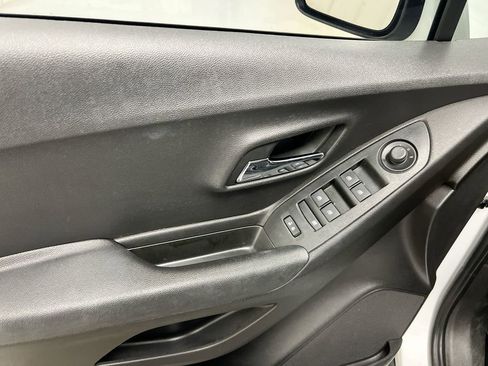 Used 2019 Chevrolet Trax LT w/ LT Convenience Package AWD/4WD image 20
