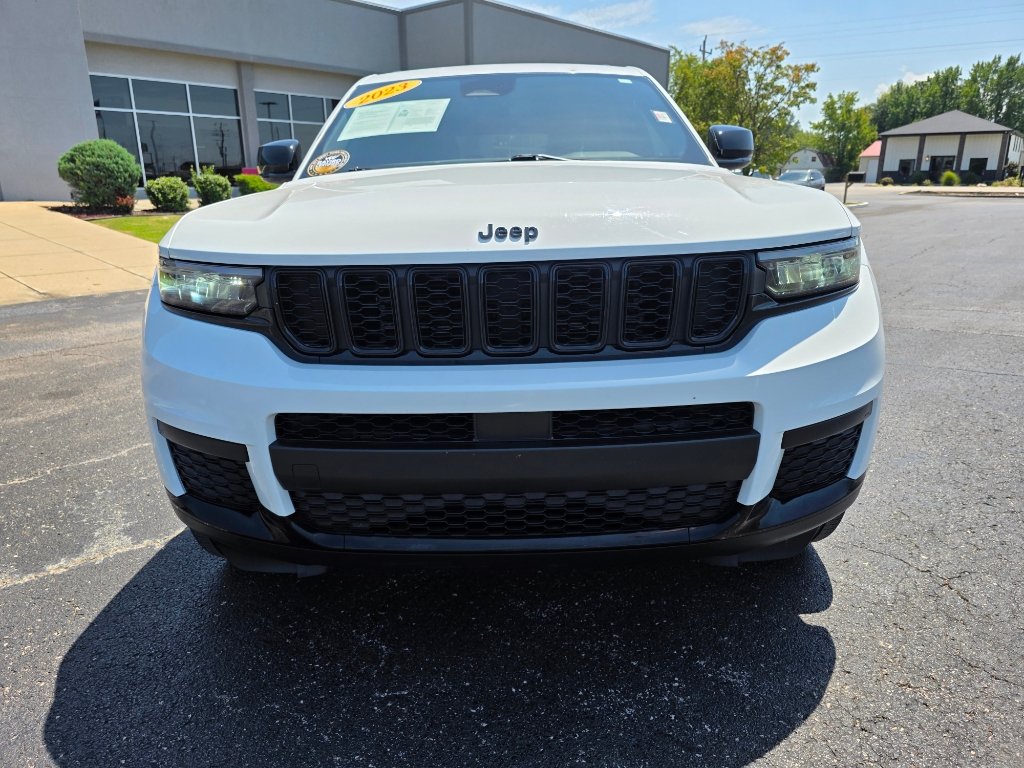 Used 2023 Jeep Grand Cherokee L Laredo AWD/4WD image 3