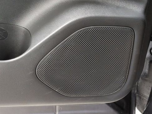 Used 2025 Nissan Rogue SV image 30