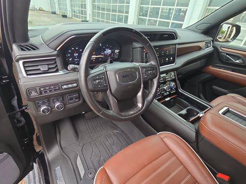 Used 2023 GMC Yukon Denali Ultimate AWD/4WD image 17