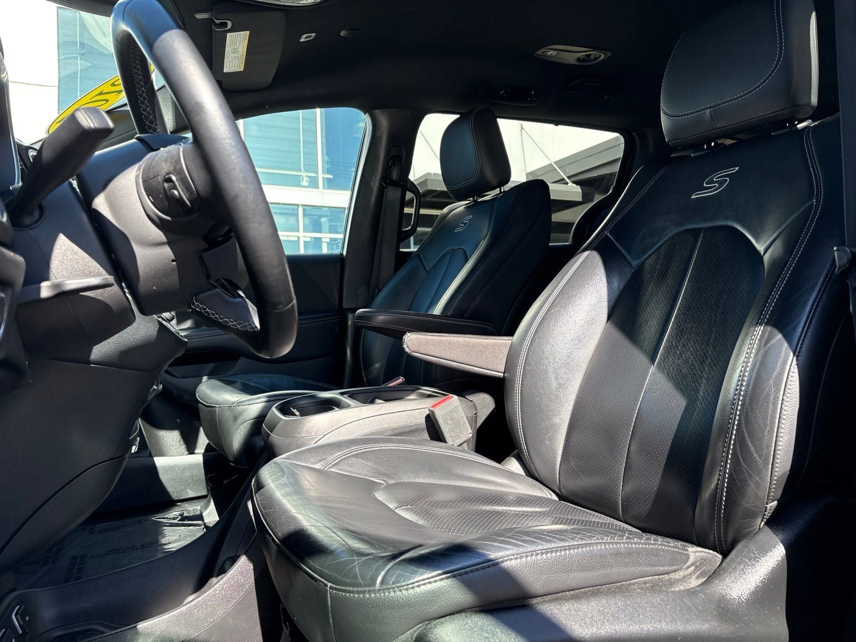 Used 2018 Chrysler Pacifica Touring-L w/ Premium Audio Group FWD image 5