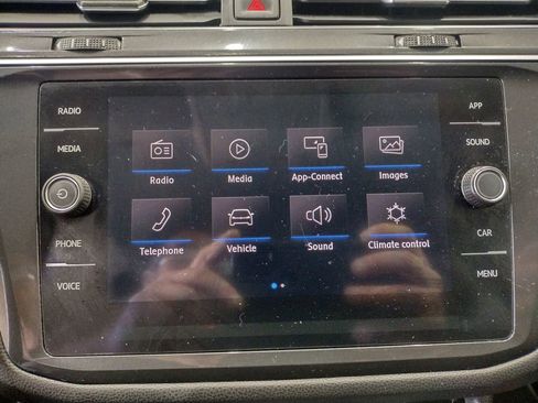 Used 2018 Volkswagen Tiguan SE FWD image 30