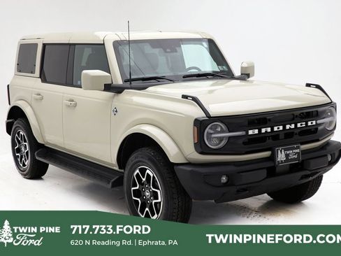 Used 2025 Ford Bronco Outer Banks image 1