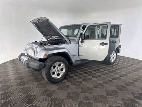 Used 2014 Jeep Wrangler Unlimited Sahara w/ Connectivity Group image 12