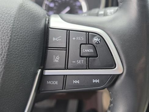 Used 2022 Toyota Highlander Platinum FWD image 32