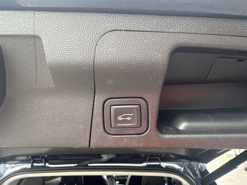 Used 2019 GMC Acadia SLT AWD/4WD image 17