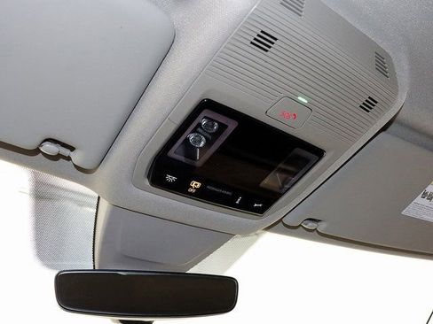 Used 2024 Volkswagen Atlas SE image 23