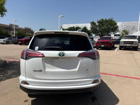 Used 2017 Toyota RAV4 LE FWD image 6