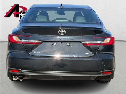 Used 2025 Toyota Camry SE image 6