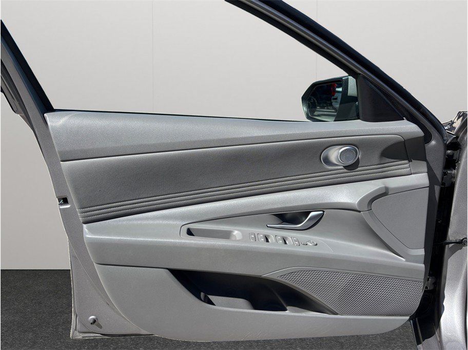 Used 2023 Hyundai Elantra SEL w/ Convenience Package FWD image 17