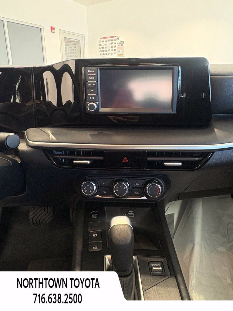 Used 2025 Nissan Kicks S AWD/4WD image 22