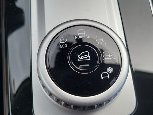 Used 2025 Mitsubishi Outlander SE FWD image 27