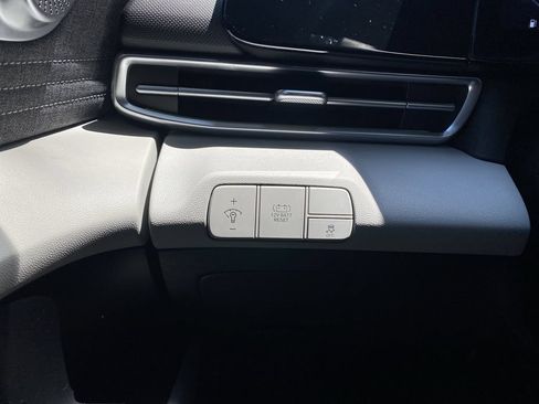 Certified 2024 Hyundai Elantra Limited FWD image 19