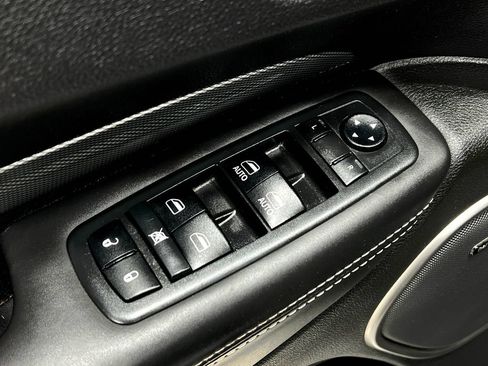 Used 2019 Dodge Durango SRT w/ Technology Group AWD/4WD image 17