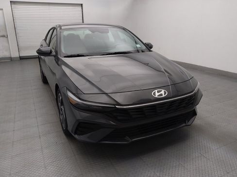 Used 2025 Hyundai Elantra Sport FWD image 14