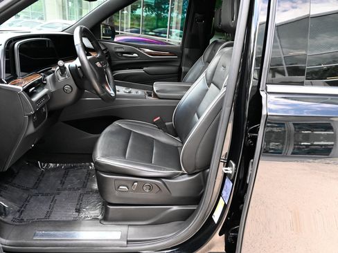 Used 2021 Cadillac Escalade ESV Premium Luxury AWD/4WD image 17