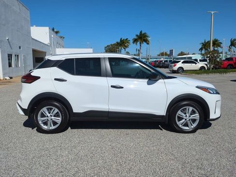 Certified 2025 Nissan Kicks Play S image 4