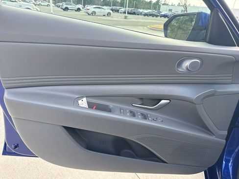 Used 2023 Hyundai Elantra SEL w/ Convenience Package image 14