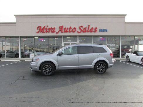 Used 2017 Dodge Journey SE w/ Flexible Seating Group FWD image 2