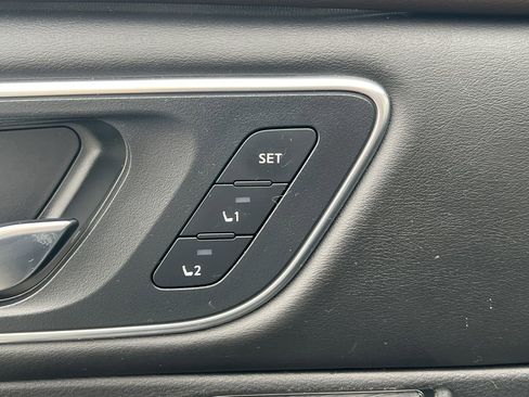 Used 2021 Nissan Rogue Platinum image 24