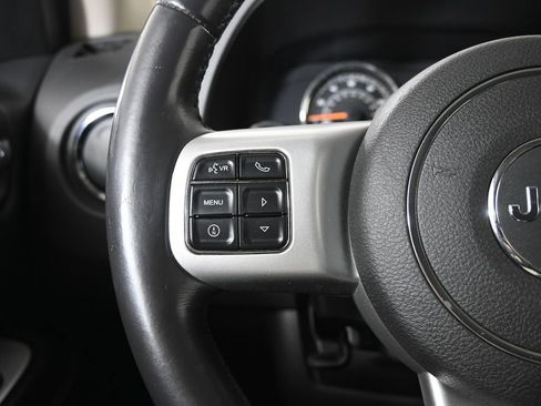 Used 2014 Jeep Compass Latitude w/ Sun/Sound Group AWD/4WD image 31