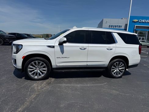 Used 2024 GMC Yukon Denali w/ Advanced Technology Package AWD/4WD image 2