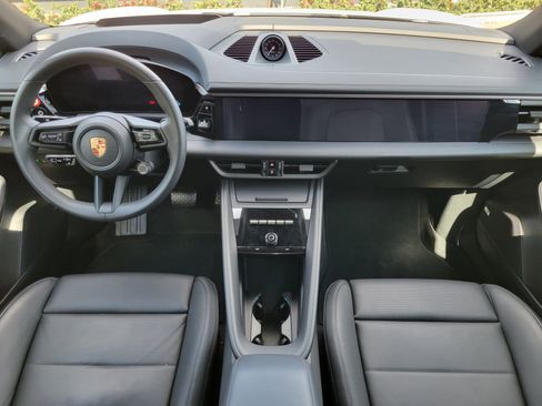 Used 2025 Porsche Macan Electric image 12