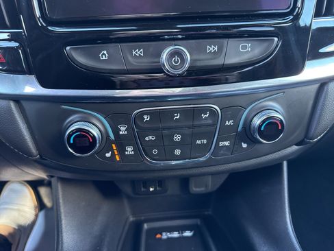 Used 2023 Chevrolet Traverse LT image 17