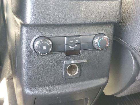 Used 2017 Ford Explorer XLT AWD/4WD image 13