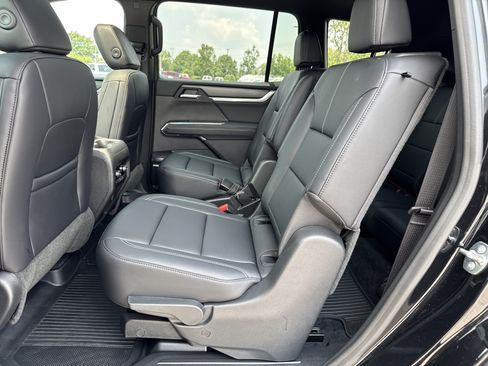 Used 2026 GMC Acadia Elevation w/ Elevation Premium Package FWD image 30