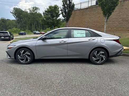 New 2025 Hyundai Elantra SEL image 8
