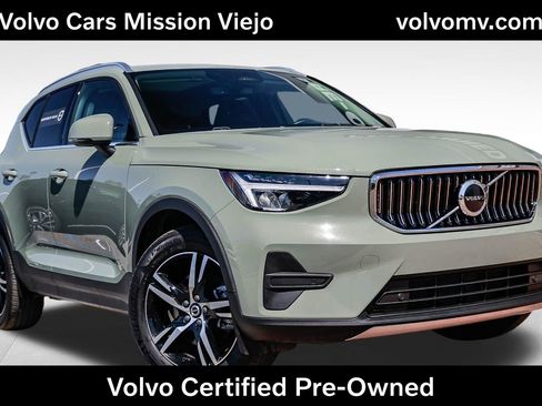 Used 2025 Volvo XC40 B5 Core AWD/4WD image 1