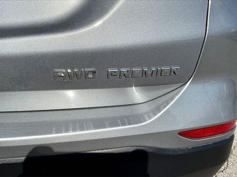 Used 2023 Chevrolet Equinox Premier image 33